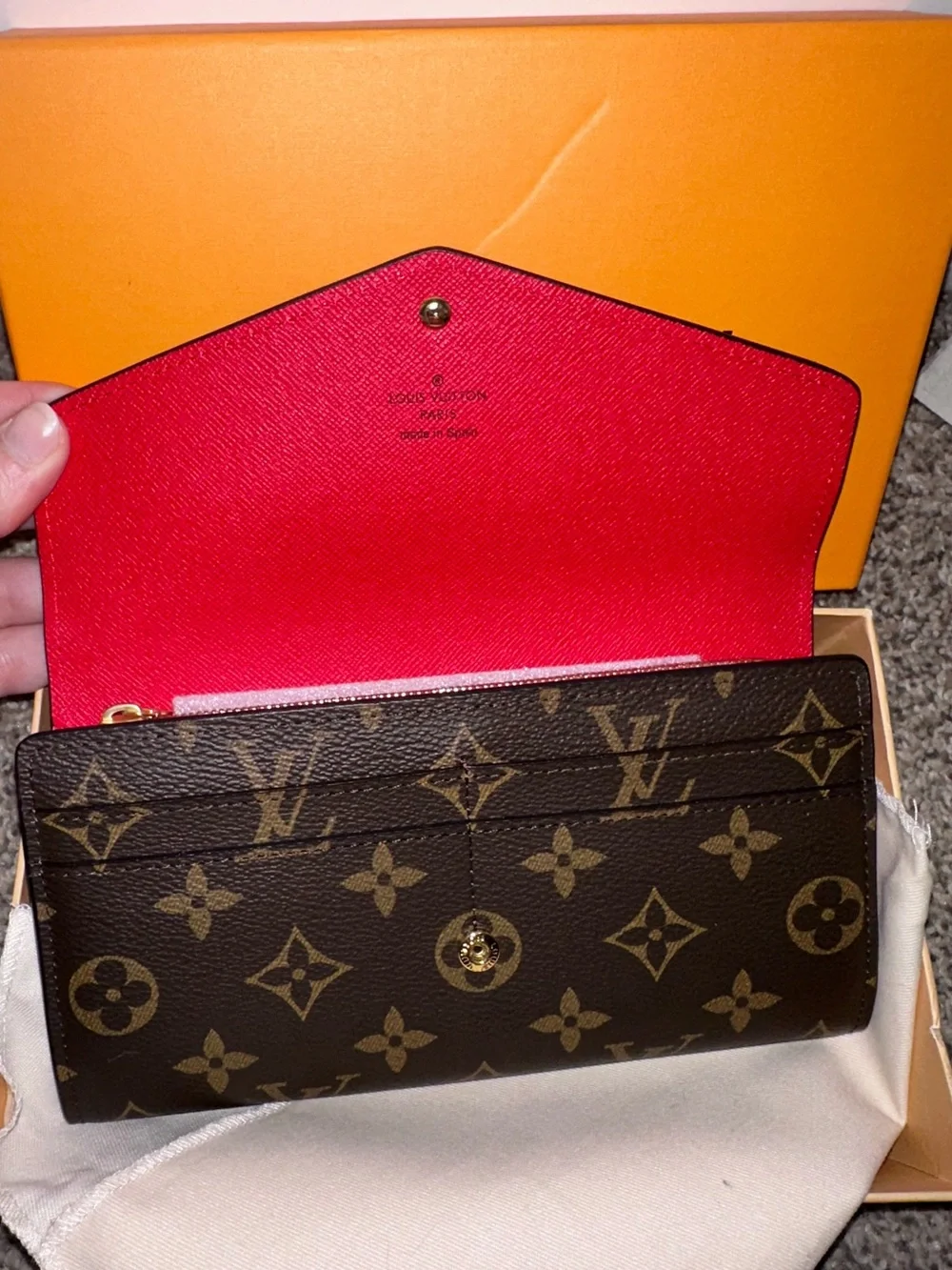 Louis Vuitton Sarah Wallet - Picture 13 of 15